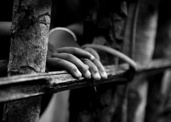 The Fate of Extremists: A Thin Thread