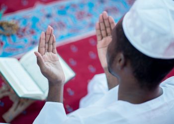 Islam in South Africa: Muslims’ Contribution to the South African Transition process and the Challenges of Contextual Readings of Islam